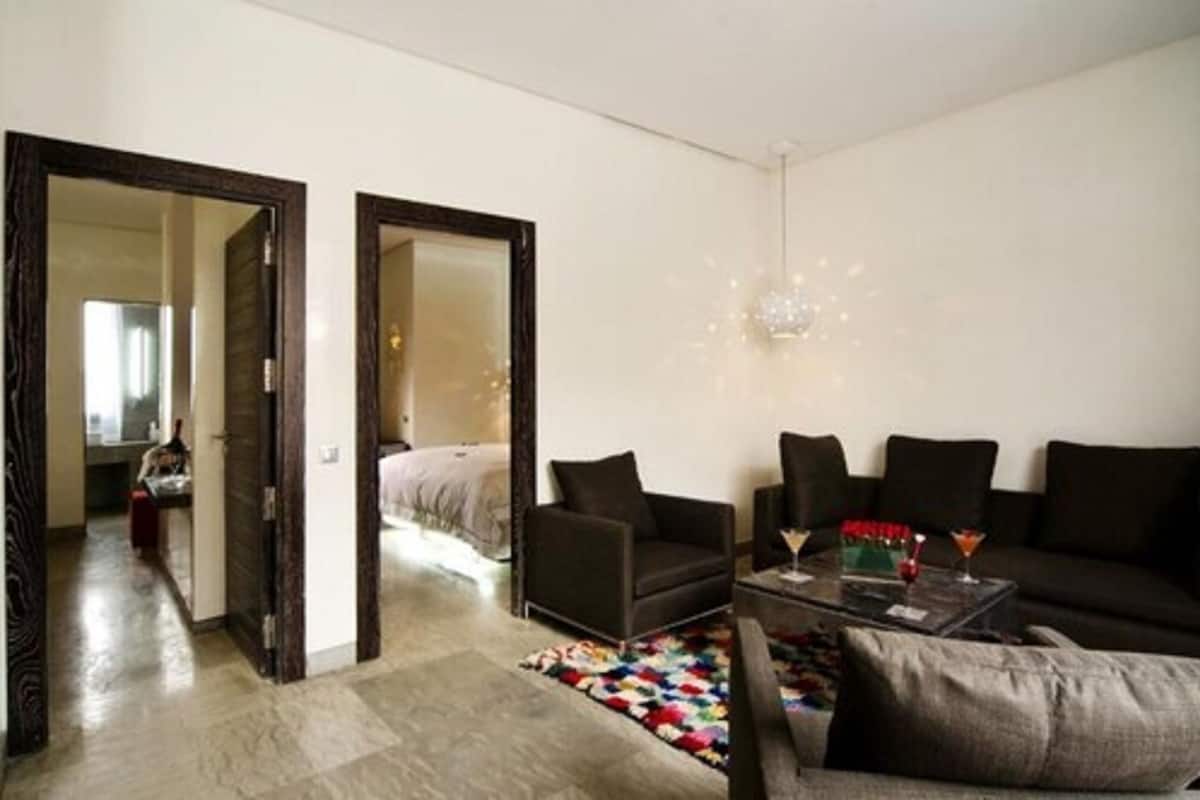 Premium bedding, minibar, in-room safe, soundproofing