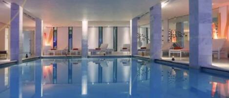 Indoor pool, 2 outdoor pools