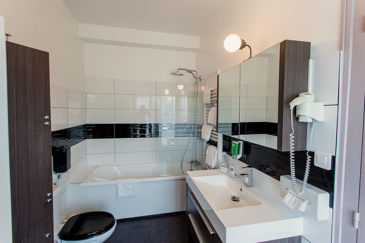 deep-soaking bathtub, free toiletries, hair dryer, towels