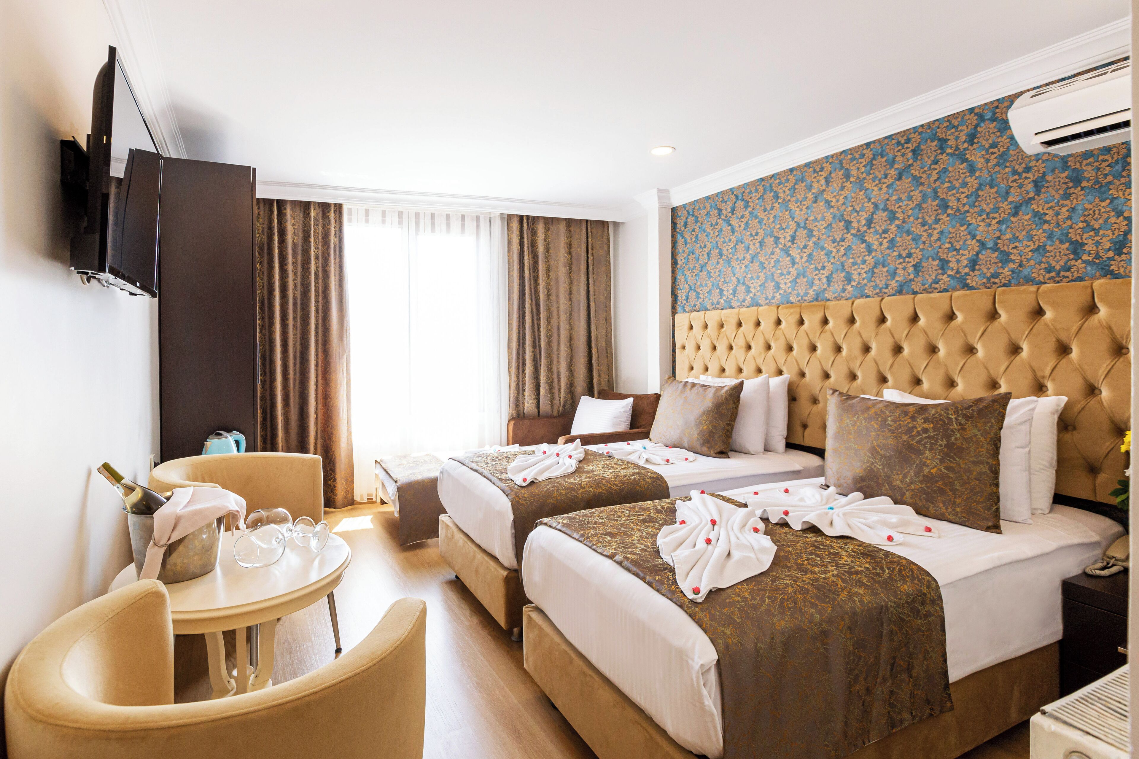 Triple Room | Premium bedding, minibar, in-room safe, iron/ironing board