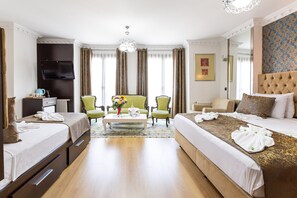Quarto quádruplo luxo | Roupas de cama premium, frigobar, cofres nos quartos