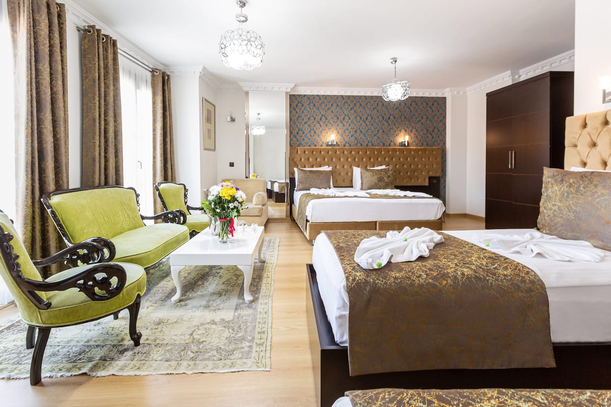 Deluxe Quadruple Room