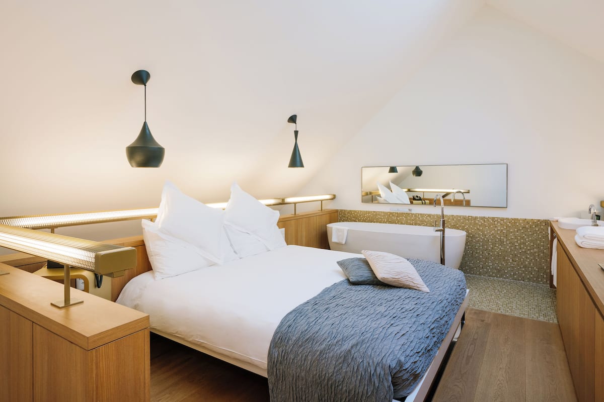 Suite Galerie, balcon | Literie hypoallergénique, articles de minibar gratuits