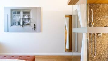 Standard-Doppelzimmer, Stadtblick | Minibar, Zimmersafe, Schreibtisch, laptopgeeigneter Arbeitsplatz