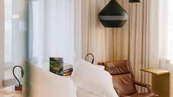 Deluxe Double Room | Hypo-allergenic bedding, free minibar, in-room safe, desk