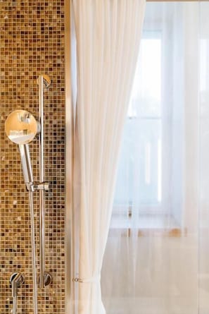 Standard Double Room, City View | Bathroom | Separate bathtub and shower, hair dryer, slippers, towels - B2 Hotel Zürich (Zürich)