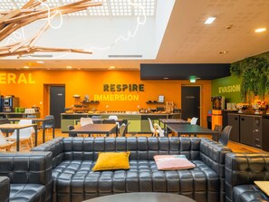 Desayuno continental (EUR 13.90 por persona)