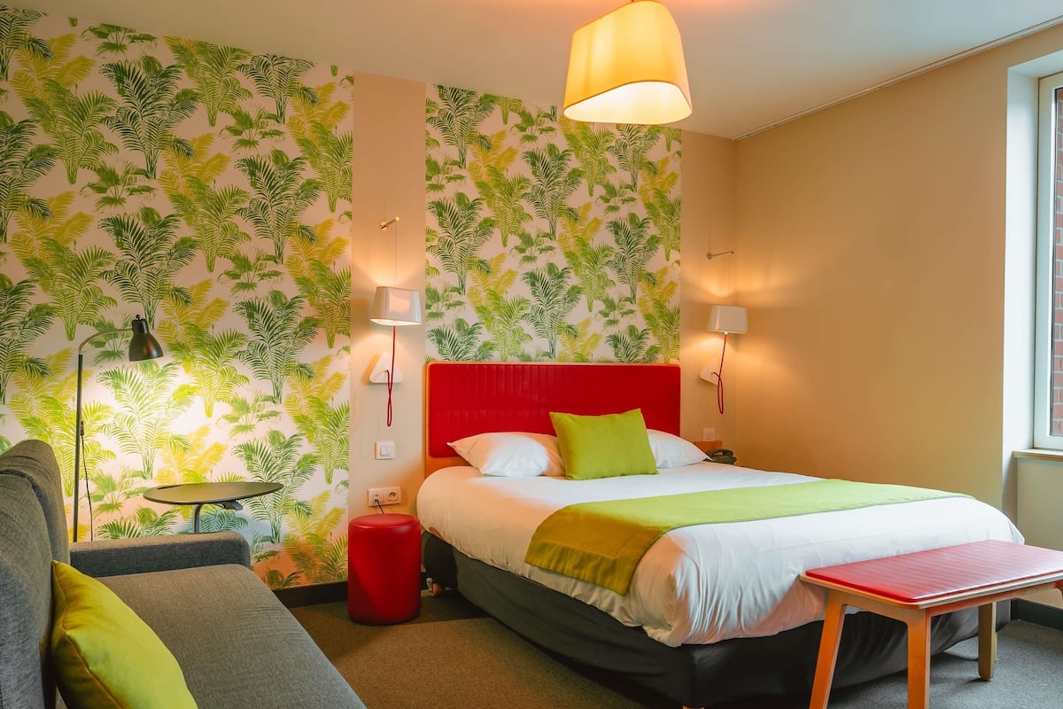 Suite, 1 tweepersoonsbed met slaapbank | Luxe beddengoed, geluiddichte muren, een strijkplank/strijkijzer