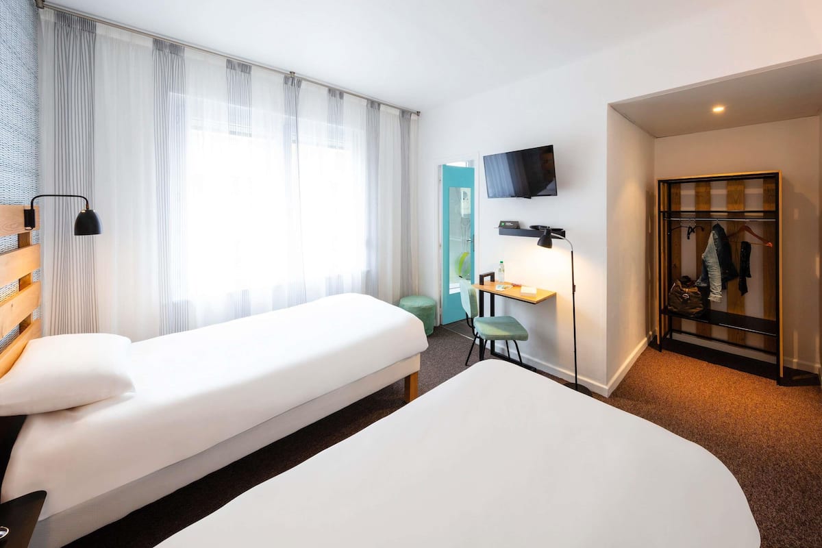 Standard Room, 2 Single Beds | Premium bedding, soundproofing, iron/ironing board