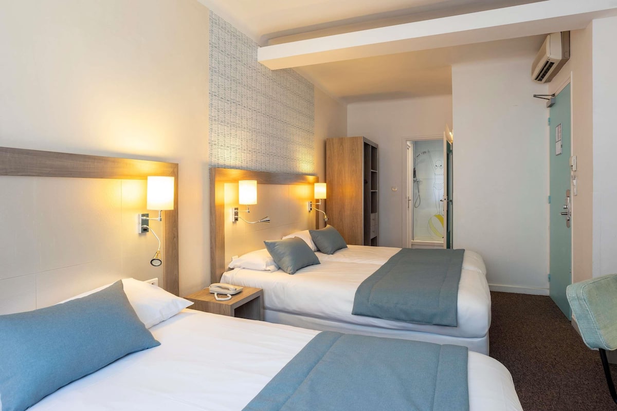 family suite, multiple beds (standard) | premium bedding, soundproofing, iron/ironing board