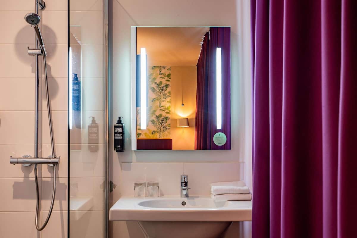 Hochwertige Bettwaren, schallisolierte Zimmer, Bügeleisen/Bügelbrett