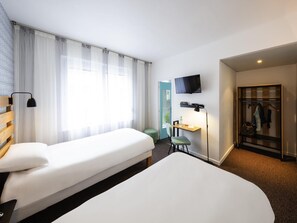 Standard Room, 2 Single Beds | Premium bedding, soundproofing, iron/ironing board