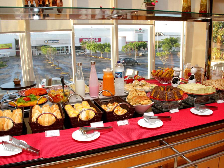 Daily full breakfast (BRL 39.00 per person)