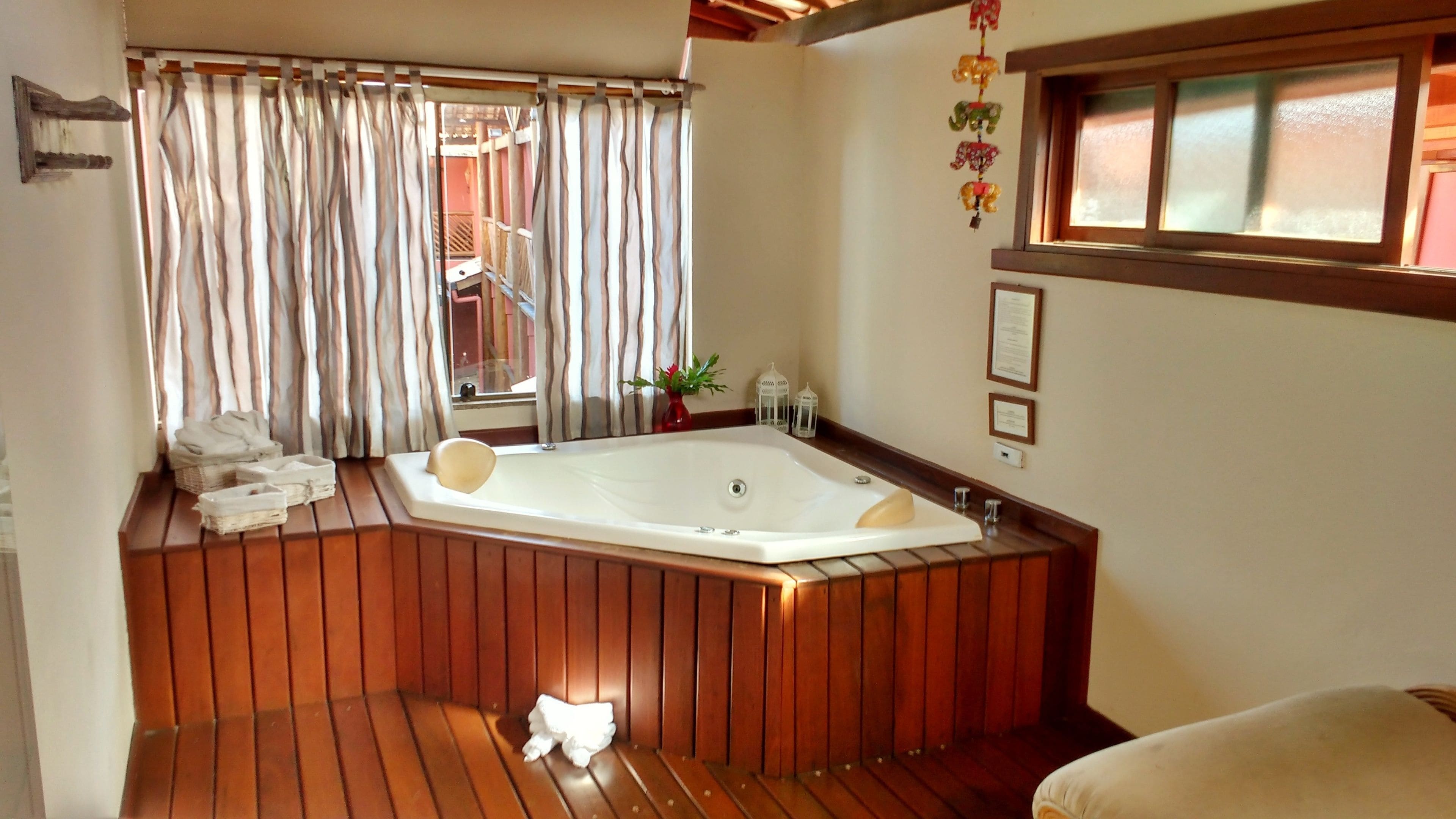 honeymoon suite | jetted bathtub