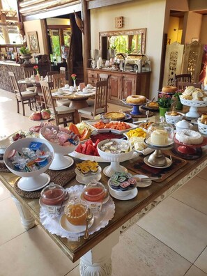 Free daily local cuisine breakfast - Pousada Casa Do Forte (Mata de São João)