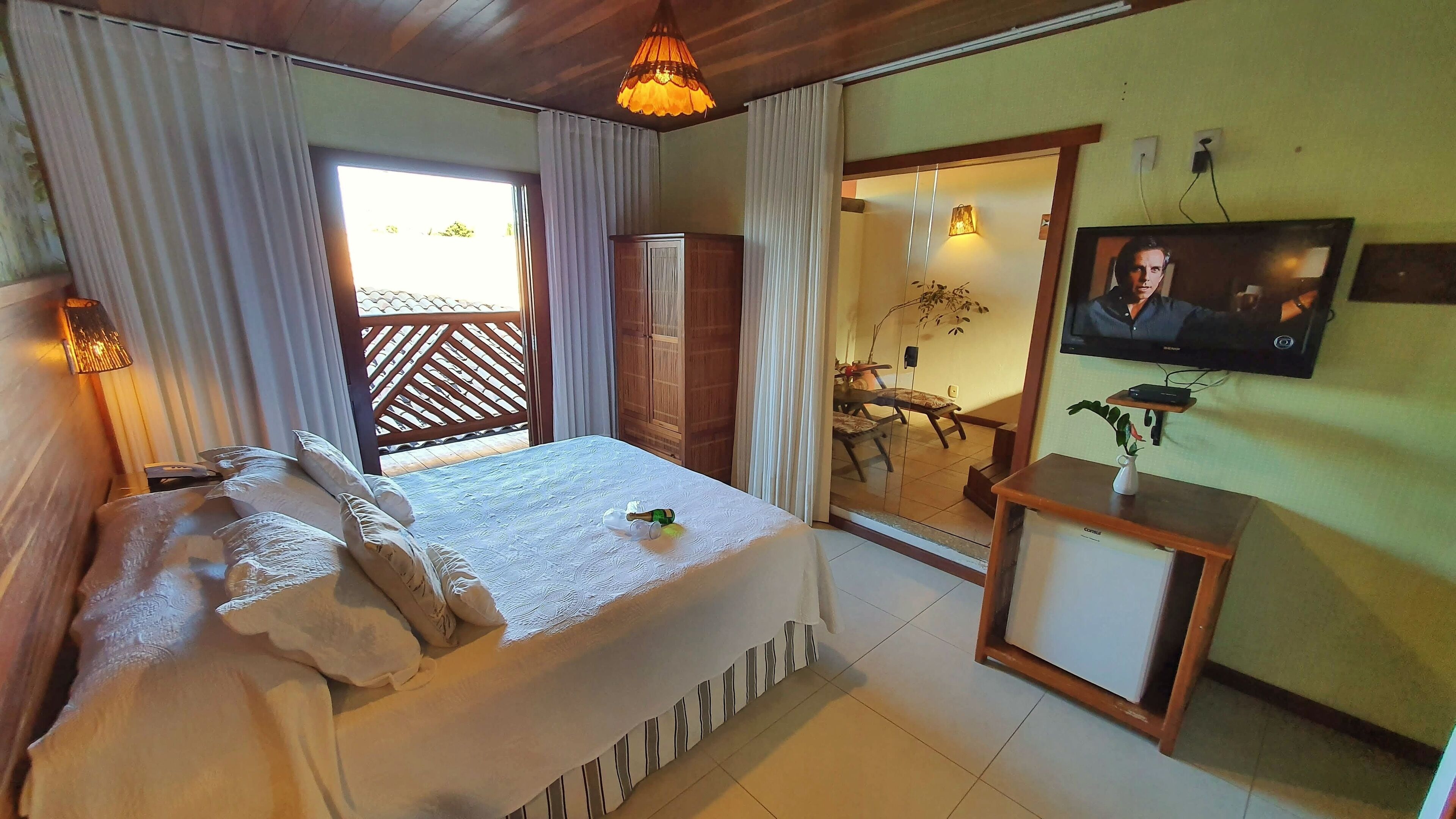 honeymoon suite | minibar, in-room safe, bed sheets