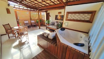 Bañera de hidromasaje privada