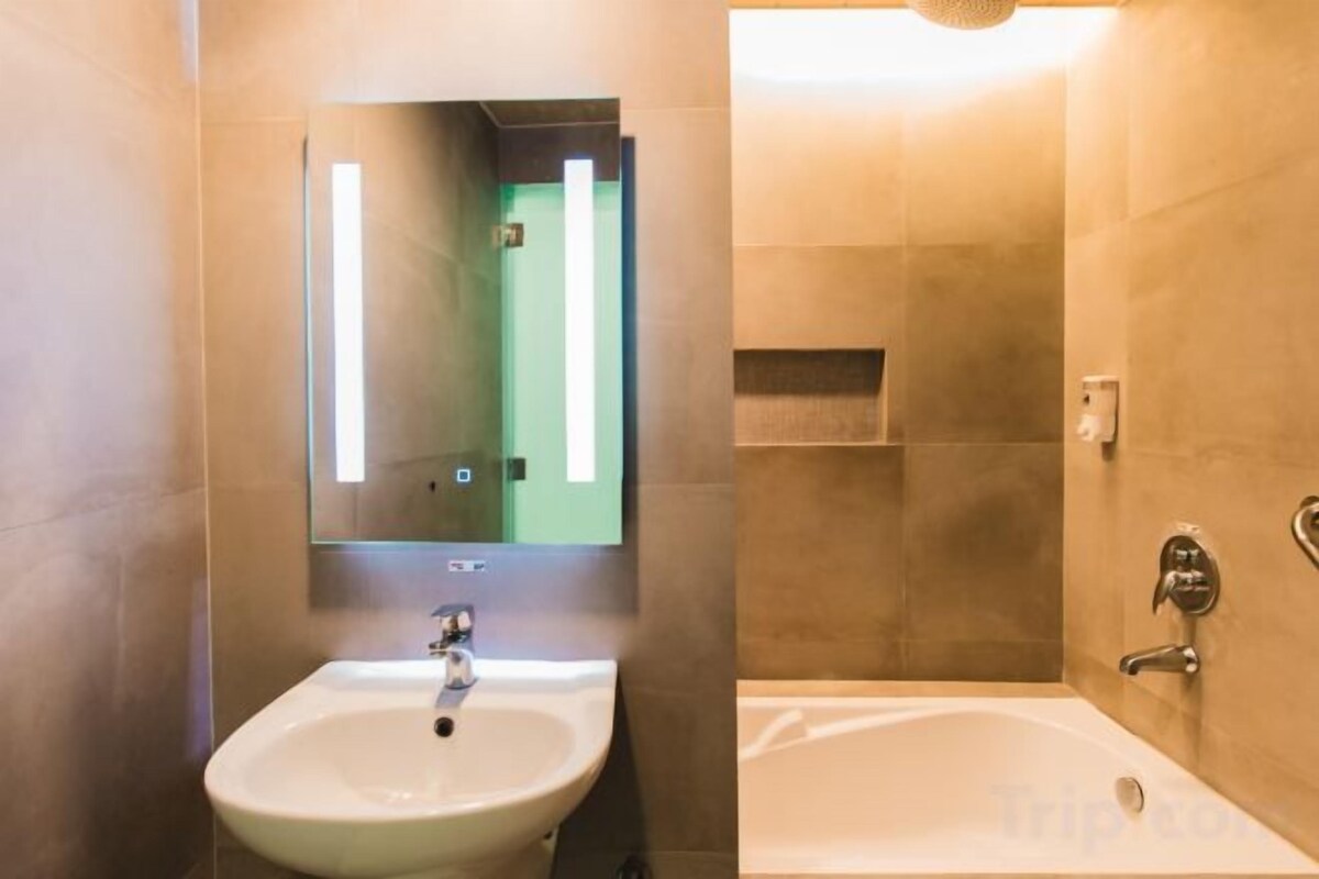 Bathroom | Shower, free toiletries, hair dryer, slippers