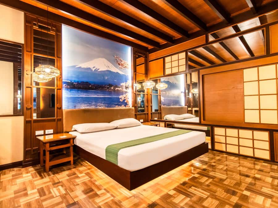 Eenvoudige kamer | Bedden met traagschuimmatras, een minibar, individueel gedecoreerd