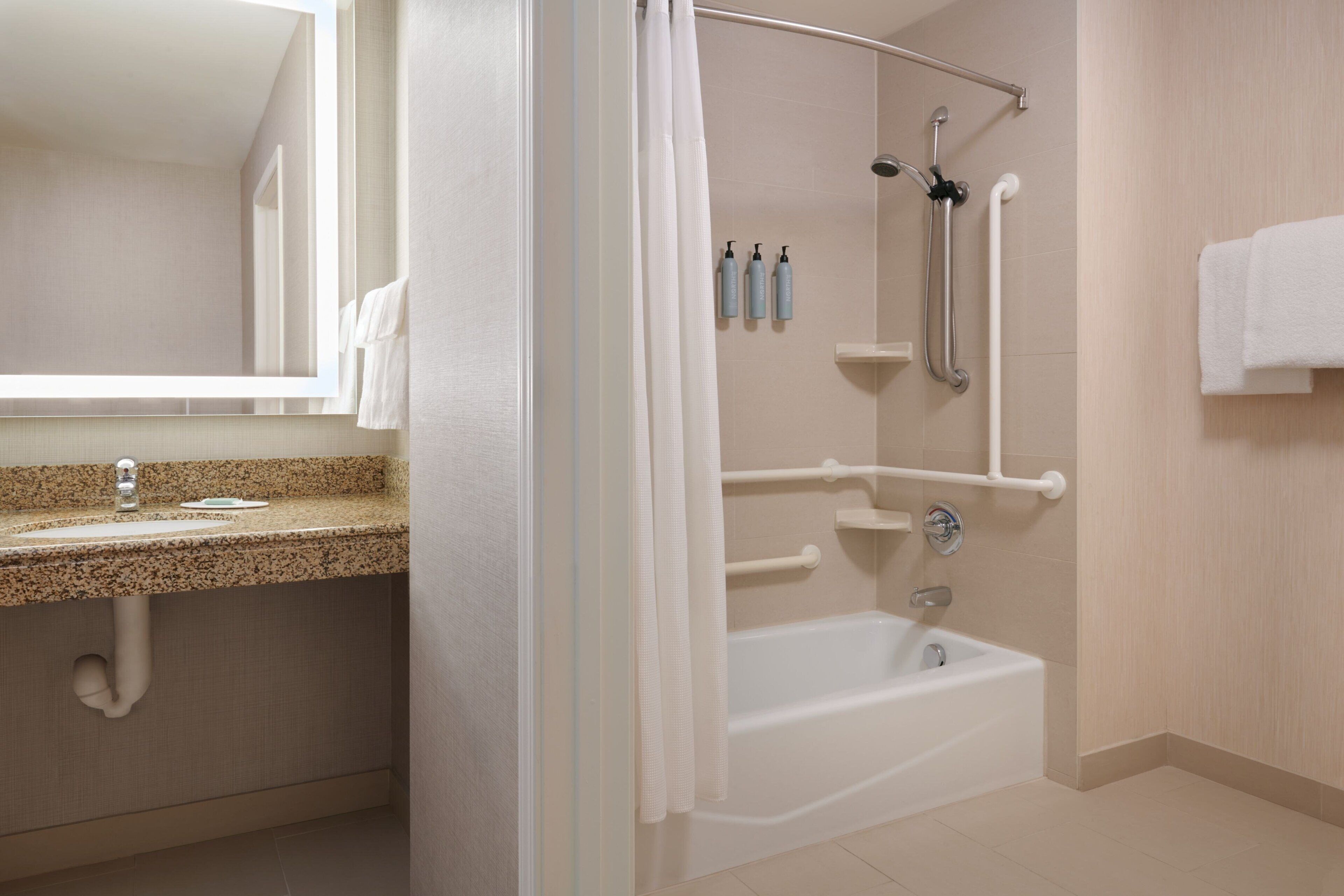 suite, 1 bedroom | bathroom | combined shower/bathtub, free toiletries, hair dryer, towels