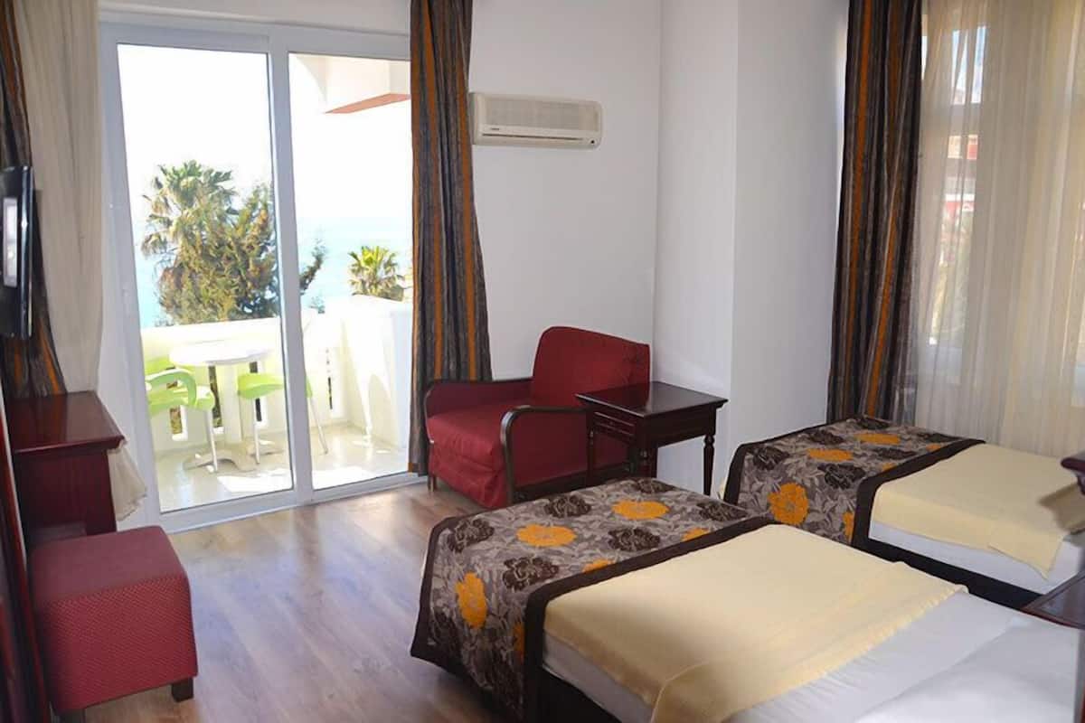 Iron/ironing board, rollaway beds, free WiFi