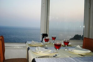 Breakfast, lunch, dinner served; Turkish cuisine, ocean views  - Royal Atalla (Antalya)