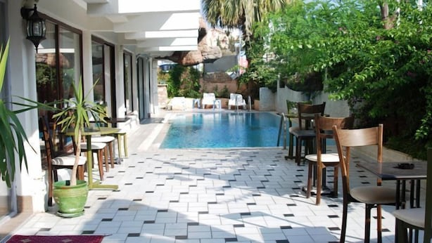 Outdoor pool, pool umbrellas, sun loungers - Royal Atalla (Antalya)