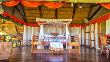 Honeymoon Tent | In-room dining