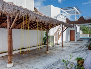 Courtyard view - OYO Hotel Palma Real (Francisco Uh May)