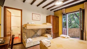 Doppel- oder Zweibettzimmer | Minibar, Zimmersafe, Schreibtisch, kostenloses WLAN