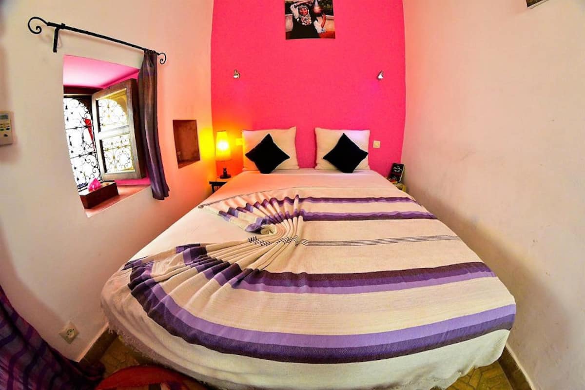 Standaard kamer, 1 queensize bed, uitzicht op binnenplaats, aan de binnenplaats | Lakens van Egyptisch katoen, gratis wifi, beddengoed