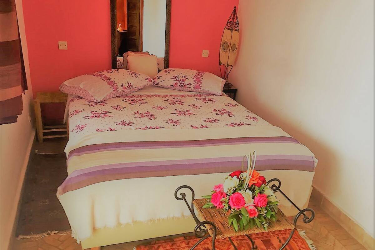 Egyptian cotton sheets, free WiFi, bed sheets