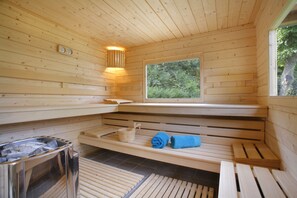 Sauna, bañera de hidromasaje, tratamientos corporales 