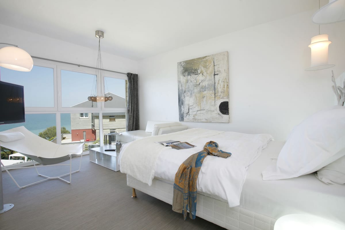 superior double room (panoramic view) | minibar, in-room safe, desk, soundproofing