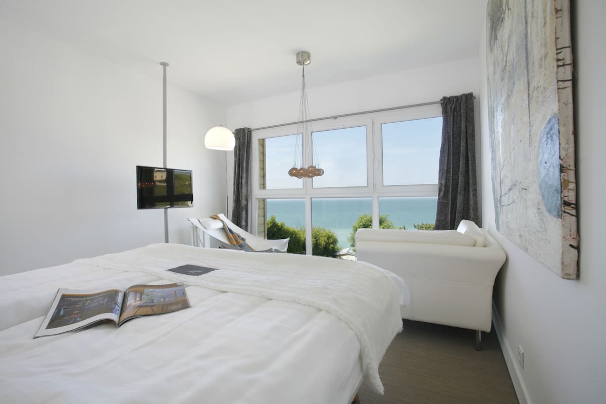 superior double room (panoramic view) | minibar, in-room safe, desk, soundproofing