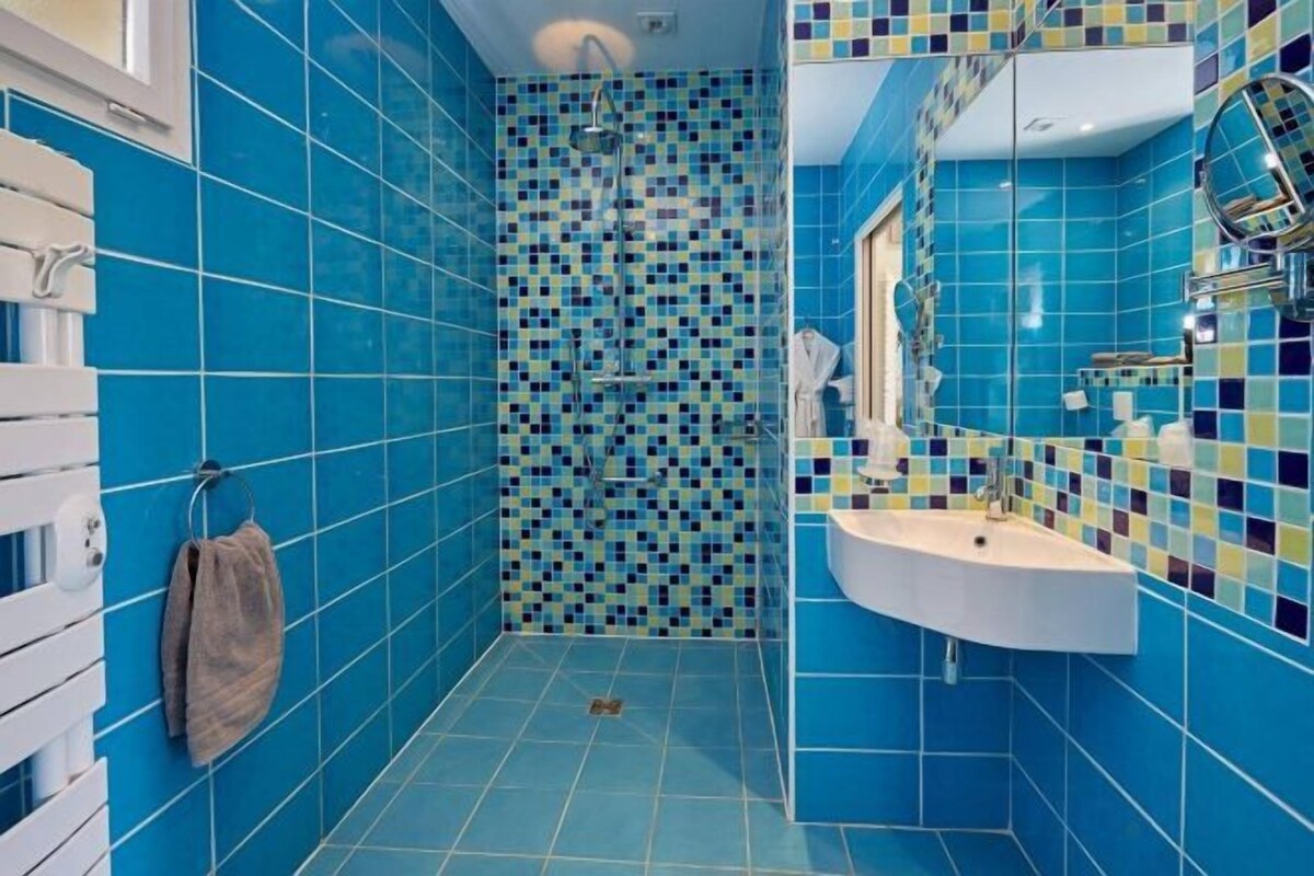 Bathroom | Rainfall showerhead, free toiletries, hair dryer, bathrobes