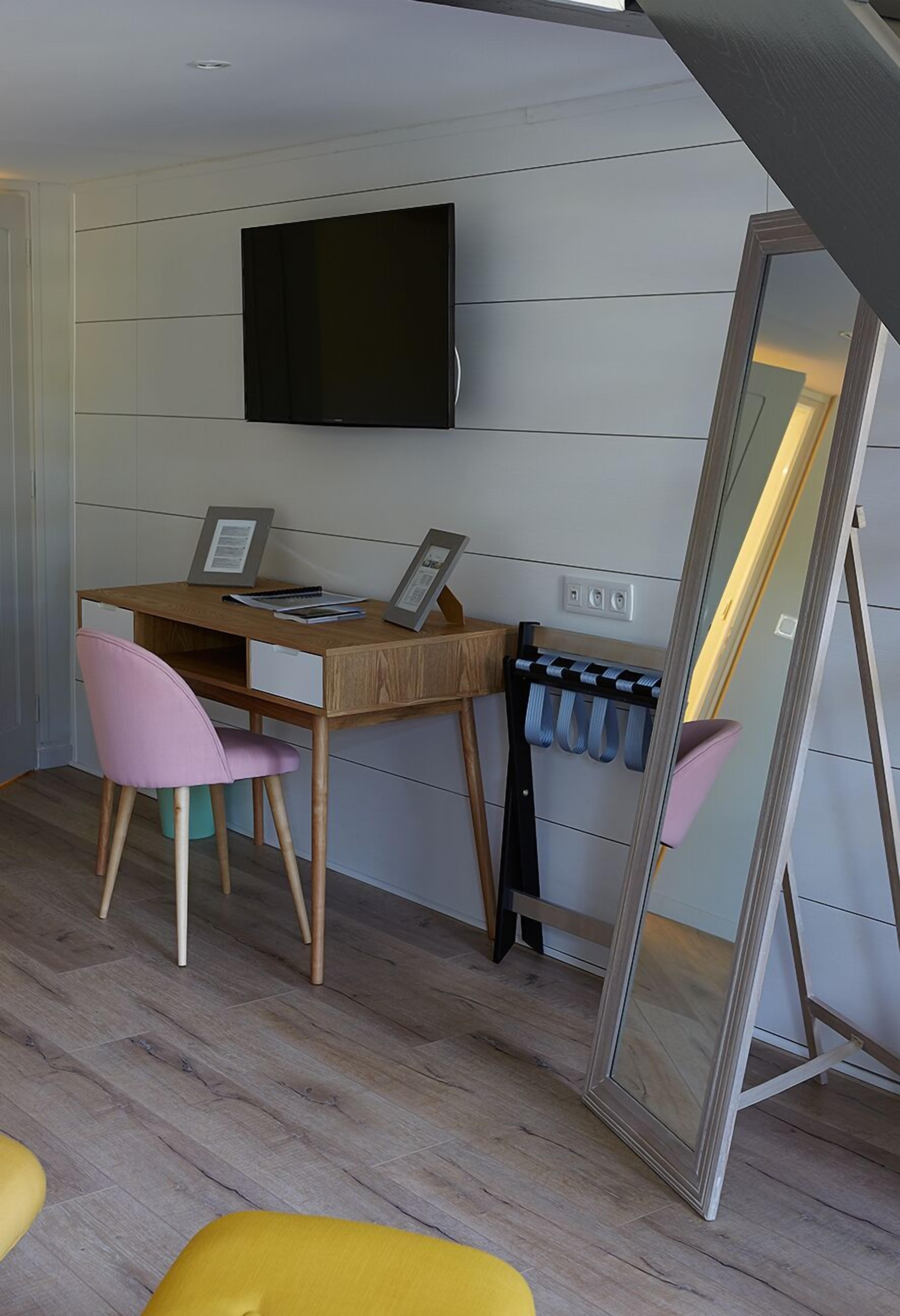 suite hirondelle 4 pax | minibar, in-room safe, desk, soundproofing