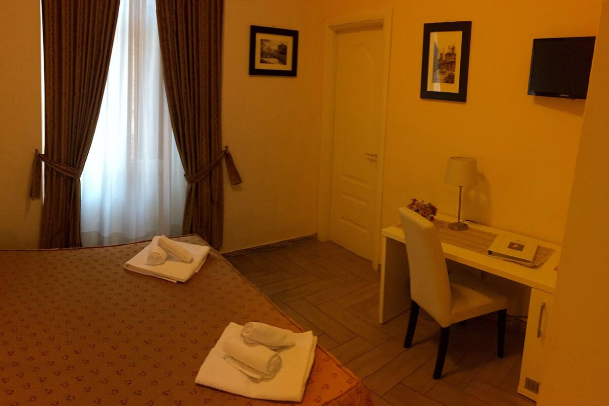 Classic Double Room | Premium bedding, in-room safe, desk, blackout drapes