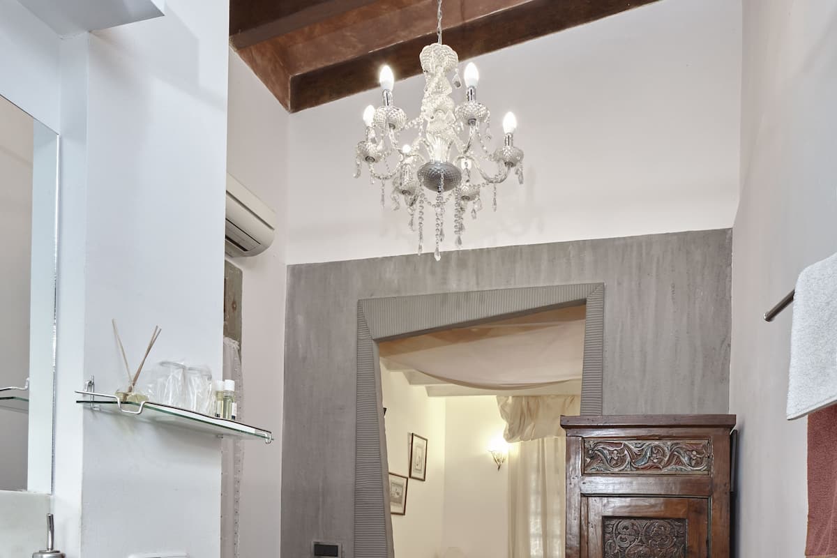 Doppia Design, 1 letto matrimoniale, bagno privato | 1 camera, copriletto in piuma, materassi Select Comfort