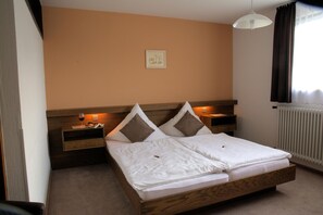 Desk, free cribs/infant beds, rollaway beds, free WiFi