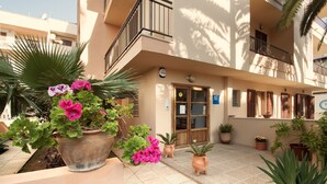 Exterior detail - Apartamentos Alamos (Son Servera)