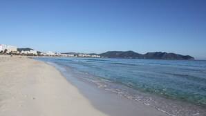 On the beach, white sand - Apartamentos Alamos (Son Servera)