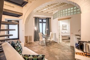 A modern interior with a dining area, kitchen, and living space. - La Residenza dell'Angelo (Rome)