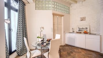 Family Condo, 2 Bedrooms, 2 Bathrooms, Annex Building (Duplex) | Private kitchen | Electric kettle