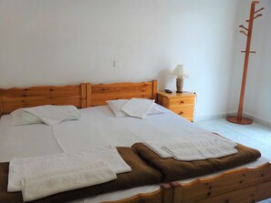 Studio für 2 Personen | Schreibtisch, schallisolierte Zimmer, Bügeleisen/Bügelbrett