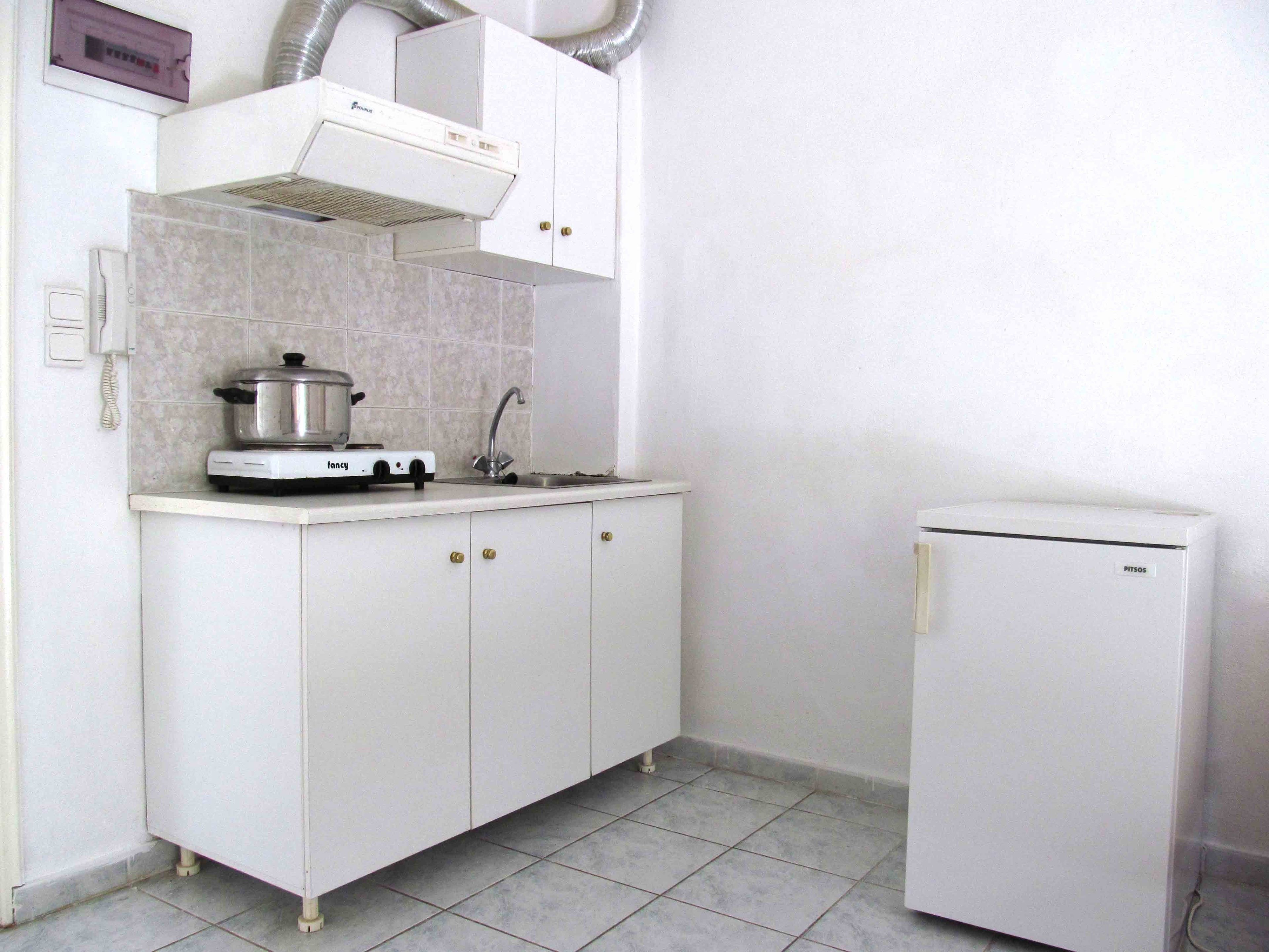 Fridge, stovetop, electric kettle, cookware/dishes/utensils