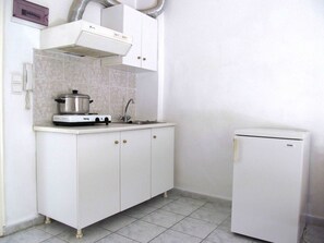 Fridge, stovetop, electric kettle, cookware/dishes/utensils