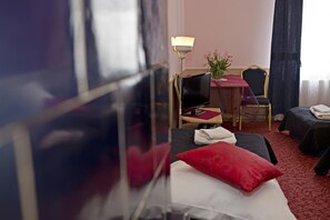 Individually decorated, individually furnished, blackout curtains - Unikat Guest Rooms (Kraków)