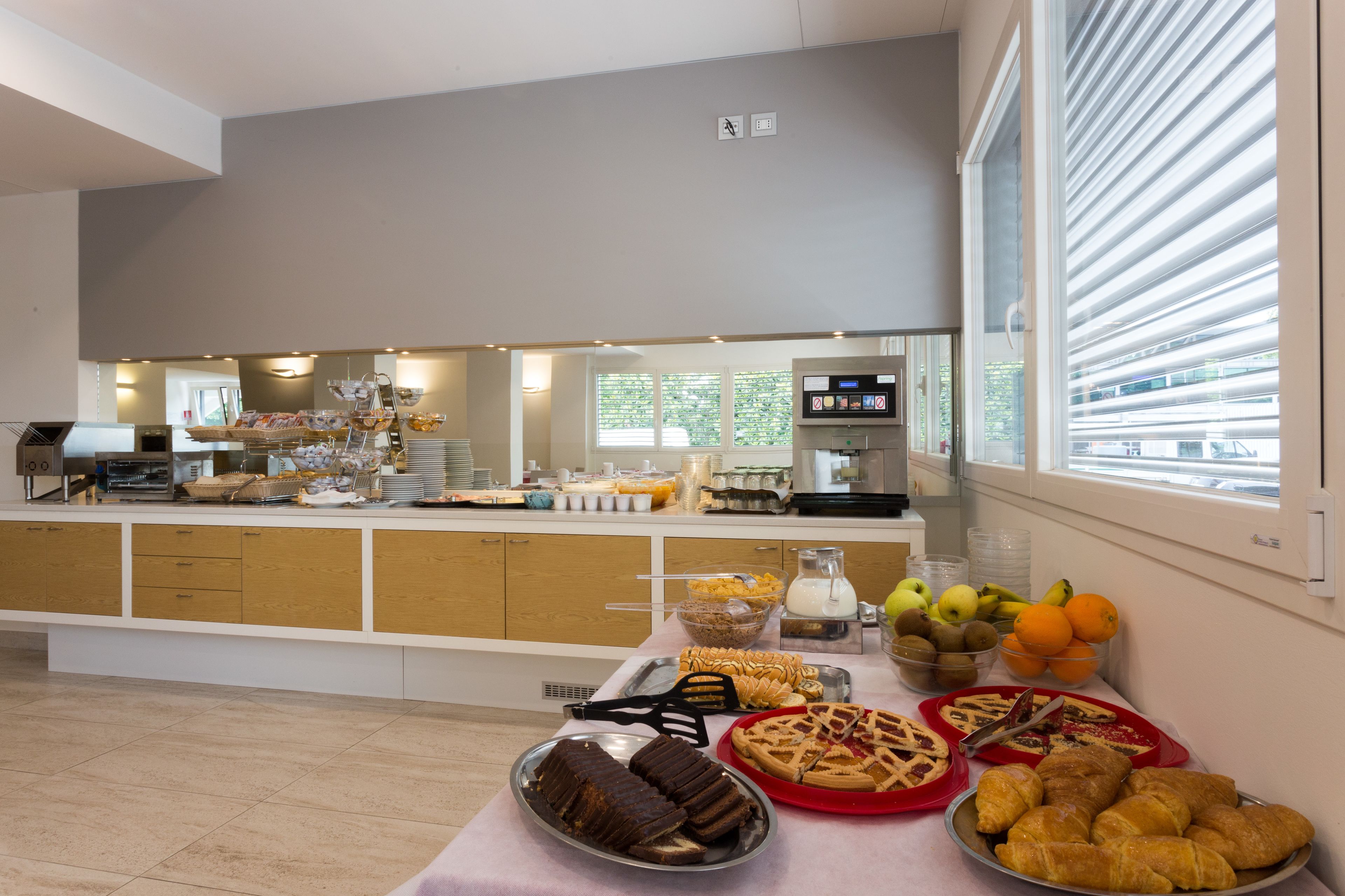 Desayuno buffet (EUR 15 por persona) 