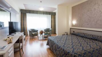 Double or Twin Room | In-room safe, desk, laptop workspace, blackout curtains